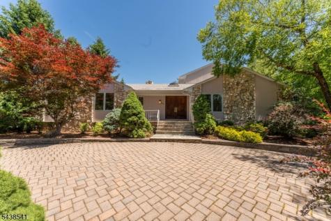 486 Summit Road Mountainside NJ 07092