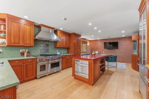 486 Summit Road Mountainside NJ 07092