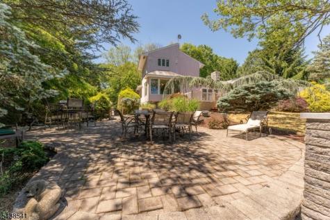486 Summit Road Mountainside NJ 07092