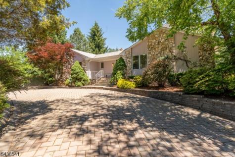 486 Summit Road Mountainside NJ 07092