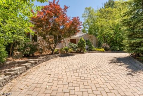 486 Summit Road Mountainside NJ 07092
