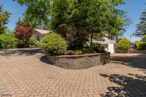 486 Summit Road Mountainside NJ 07092