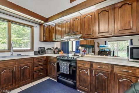 6 Lake Road Hampton NJ 07860