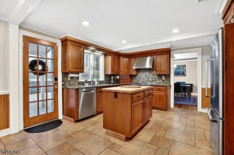 8 Hemlock Lane Kinnelon NJ 07405