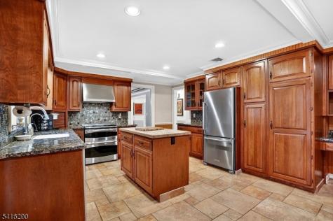 8 Hemlock Lane Kinnelon NJ 07405