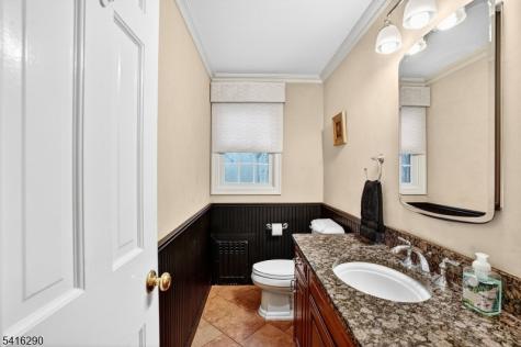 8 Hemlock Lane Kinnelon NJ 07405