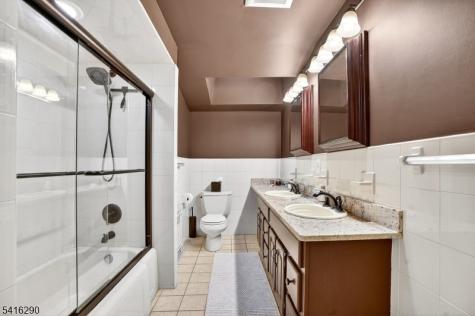 8 Hemlock Lane Kinnelon NJ 07405