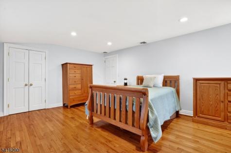 8 Hemlock Lane Kinnelon NJ 07405