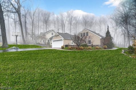8 Hemlock Lane Kinnelon NJ 07405