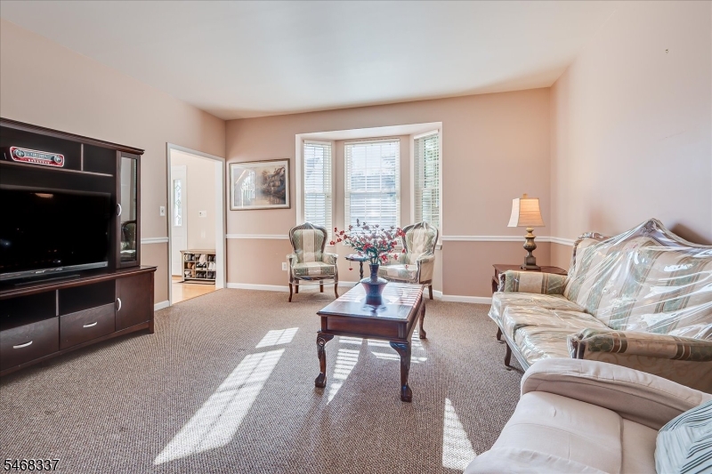 41 Treetops Circle Franklin NJ 08540