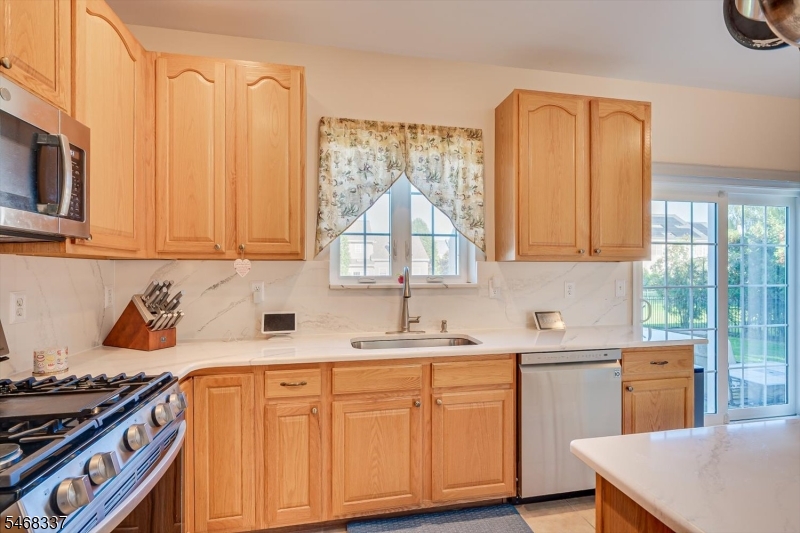 41 Treetops Circle Franklin NJ 08540