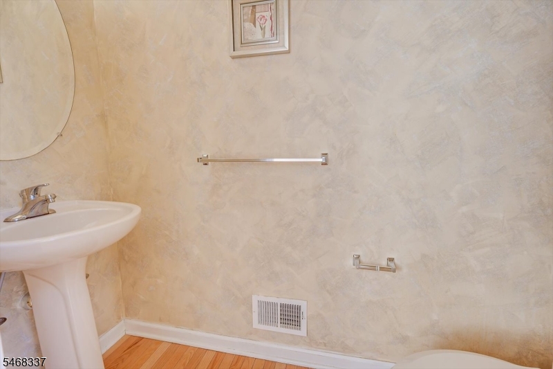 41 Treetops Circle Franklin NJ 08540