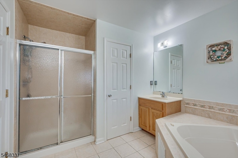 41 Treetops Circle Franklin NJ 08540