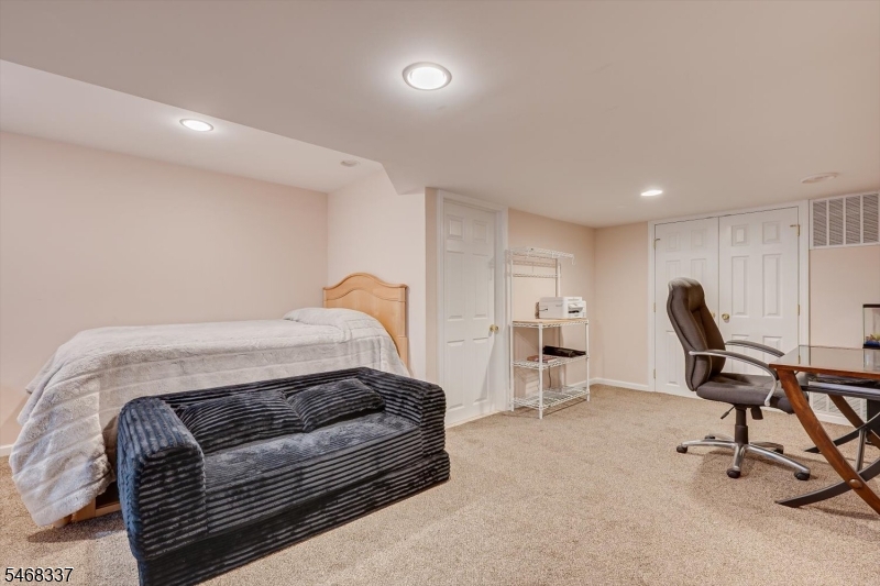 41 Treetops Circle Franklin NJ 08540
