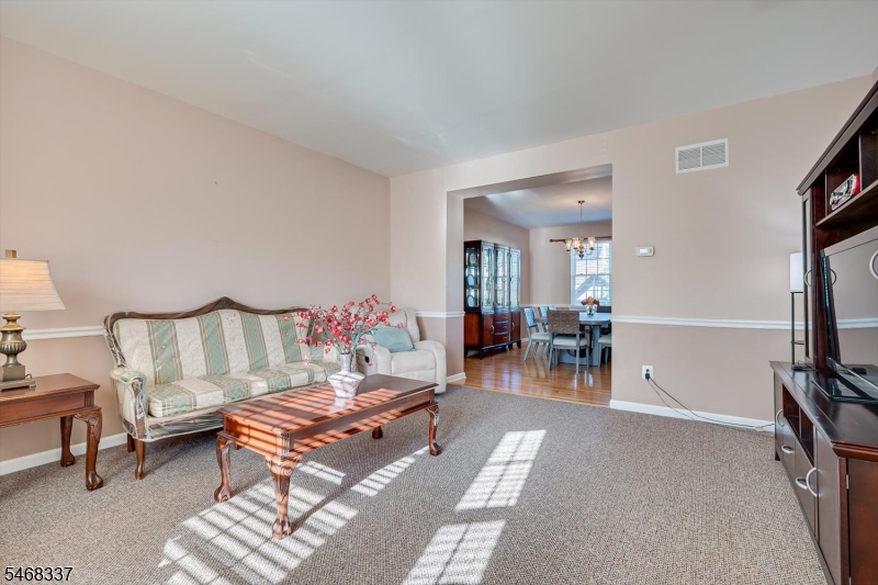 41 Treetops Circle Franklin NJ 08540