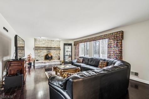 3 Shira Lane Manalapan NJ 07726