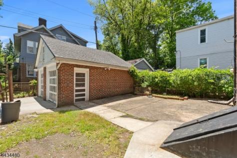 124 Vassar Avenue Newark NJ 07112