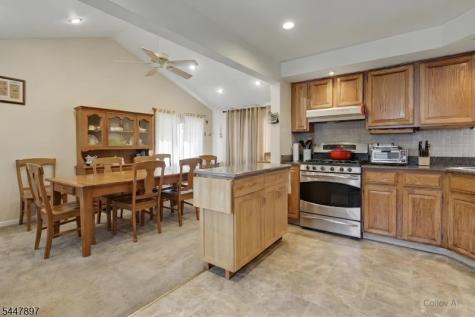 92 Silver Lake Avenue Edison NJ 08817