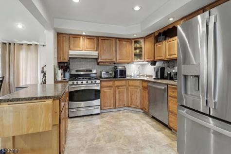 92 Silver Lake Avenue Edison NJ 08817