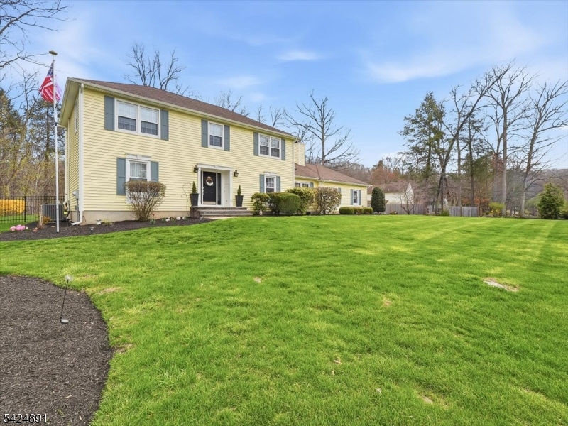 24 Powhatatan Way Mount Olive NJ 07828