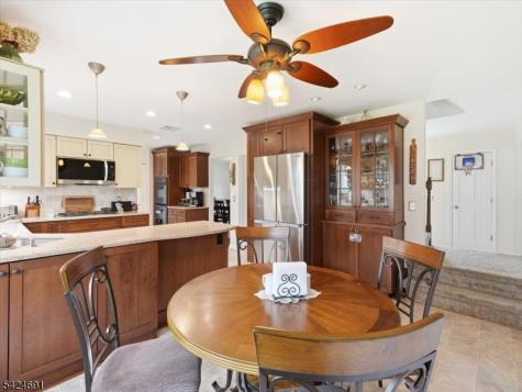 24 Powhatatan Way Mount Olive NJ 07828