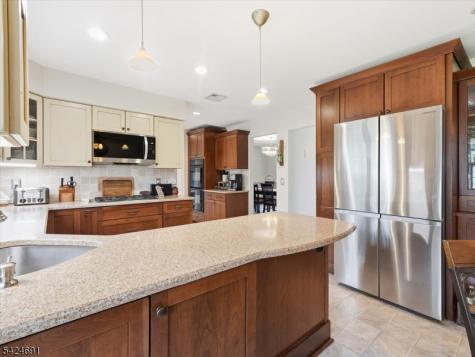 24 Powhatatan Way Mount Olive NJ 07828