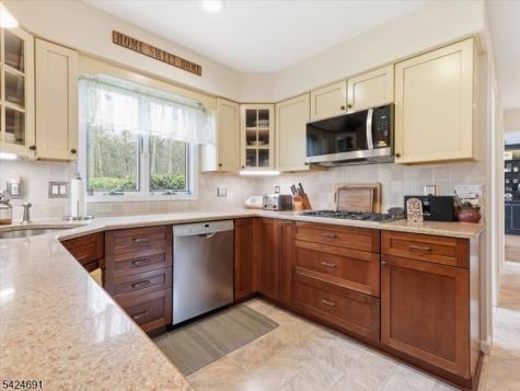 24 Powhatatan Way Mount Olive NJ 07828