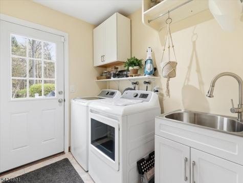 24 Powhatatan Way Mount Olive NJ 07828