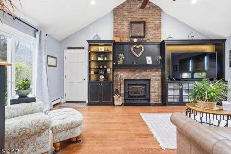 24 Powhatatan Way Mount Olive NJ 07828