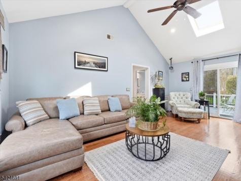 24 Powhatatan Way Mount Olive NJ 07828