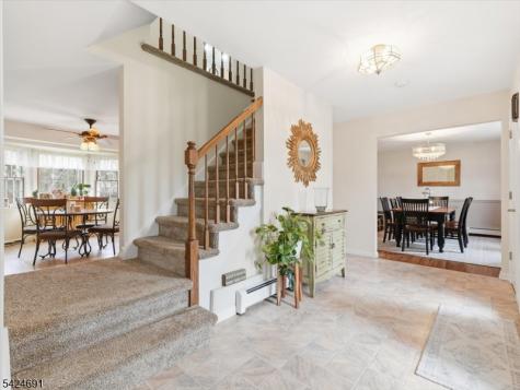 24 Powhatatan Way Mount Olive NJ 07828