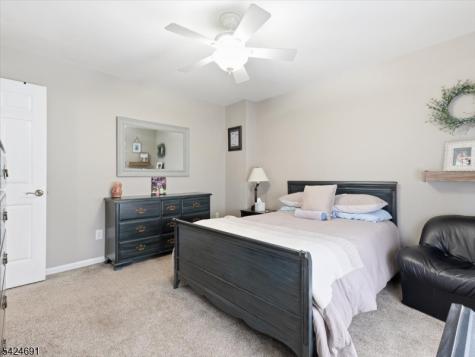 24 Powhatatan Way Mount Olive NJ 07828