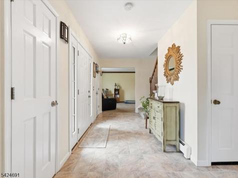 24 Powhatatan Way Mount Olive NJ 07828