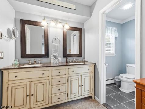 24 Powhatatan Way Mount Olive NJ 07828