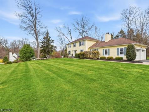 24 Powhatatan Way Mount Olive NJ 07828