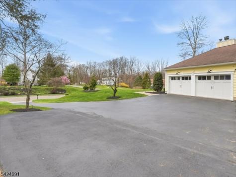 24 Powhatatan Way Mount Olive NJ 07828