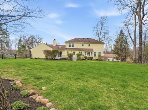 24 Powhatatan Way Mount Olive NJ 07828