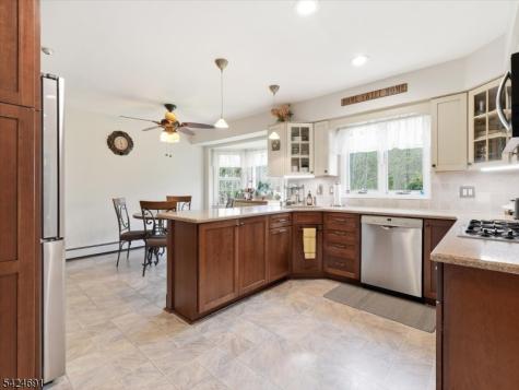 24 Powhatatan Way Mount Olive NJ 07828