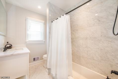 15 Green Meadows Road Fairfield NJ 07004