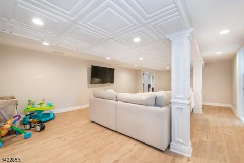 15 Green Meadows Road Fairfield NJ 07004