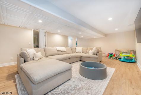 15 Green Meadows Road Fairfield NJ 07004