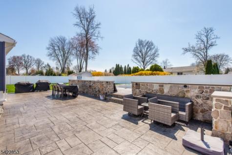 15 Green Meadows Road Fairfield NJ 07004