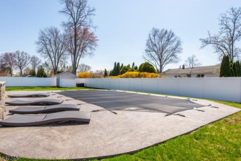 15 Green Meadows Road Fairfield NJ 07004