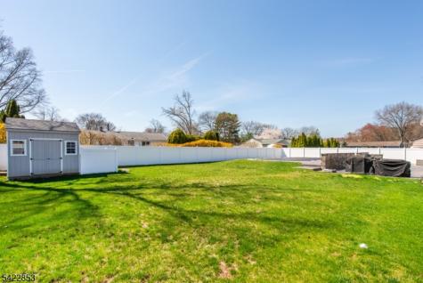 15 Green Meadows Road Fairfield NJ 07004