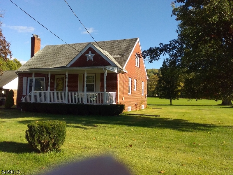 11 Willow Lane Holland NJ 08848