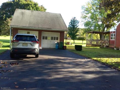 11 Willow Lane Holland NJ 08848