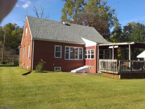11 Willow Lane Holland NJ 08848
