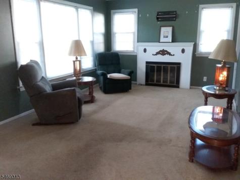 11 Willow Lane Holland NJ 08848