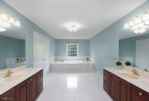 4 Windy Hill Road Green Brook NJ 08812
