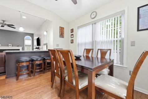 17 Windsor Lane Lopatcong NJ 08865